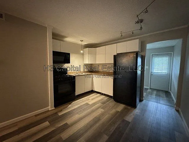 302 Cobb St — Photo 7
