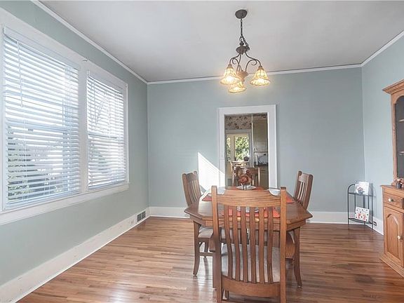 5th image of 182 W Poplar St