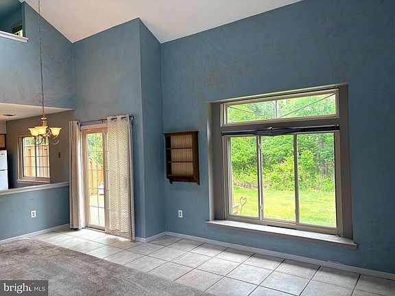 4th image of 475 Brown Briar Cir