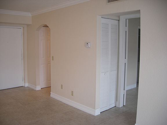 4th image of 633 S Royal Poinciana Blvd #328