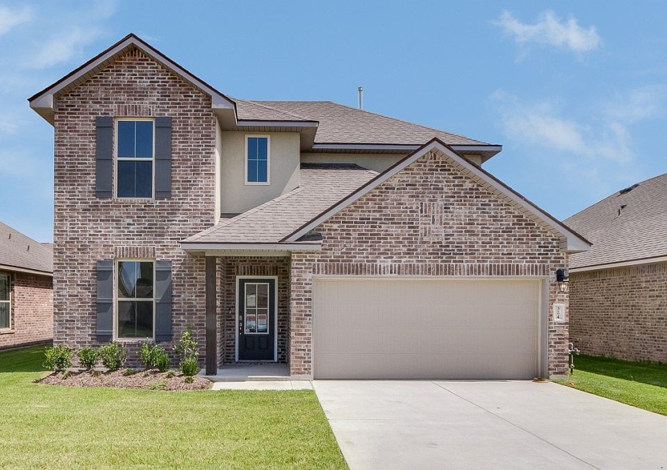 2nd image of 304 Oak Hampton Dr
