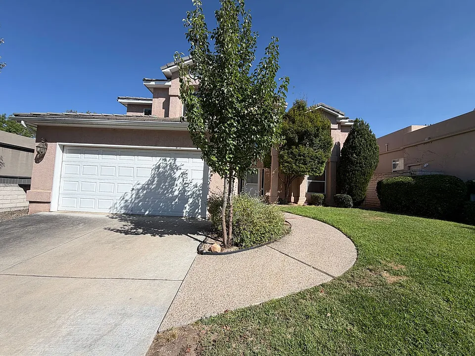 6517 Glen Oak NE