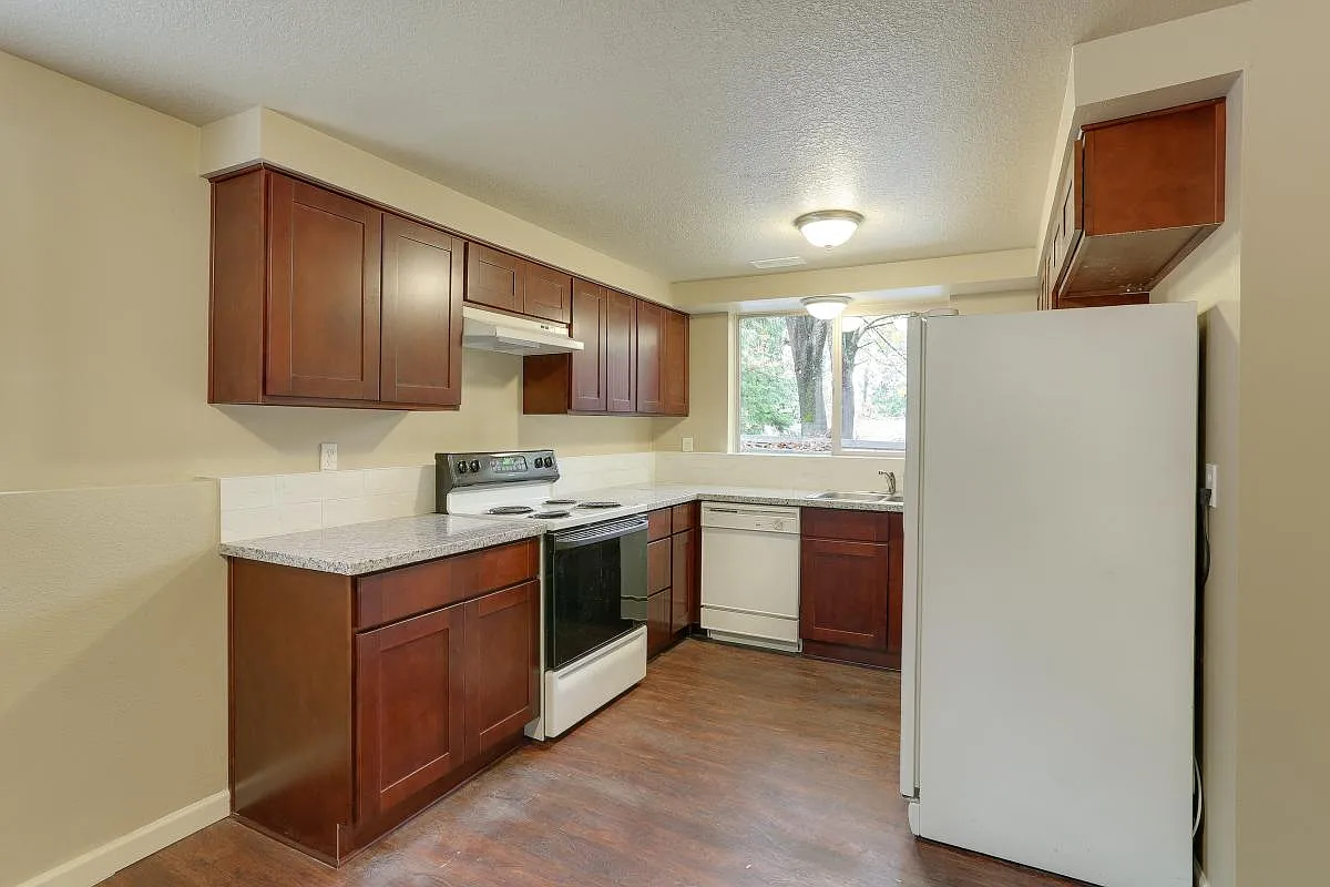 3 bed, 1.5 bath, 1426 sqft, $1,900 — Photo 2