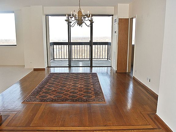 4th image of 26910 Grand Central Pkwy APT 21E