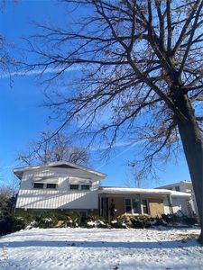 2436 Pinehurst Dr, Saint Louis, MO, 63114