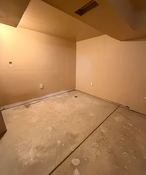 670 Roscoe Ave — Photo 20