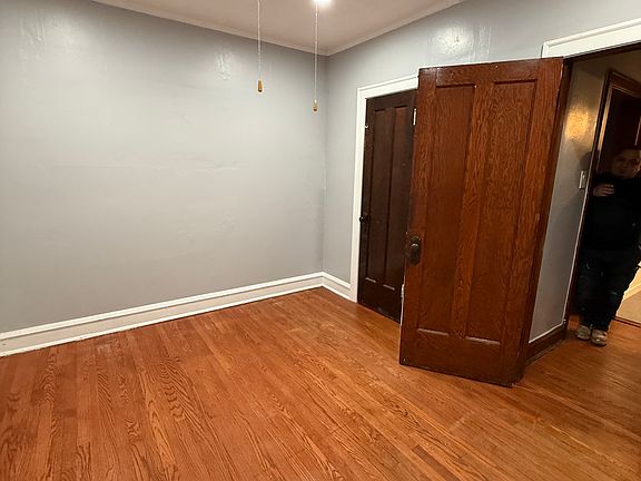 4th image of 1635 N Laramie Ave Unit 2B