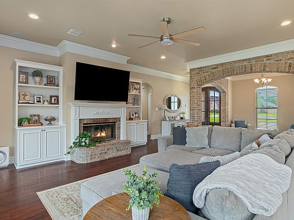 5th image of 684 Picketts Mill Dr