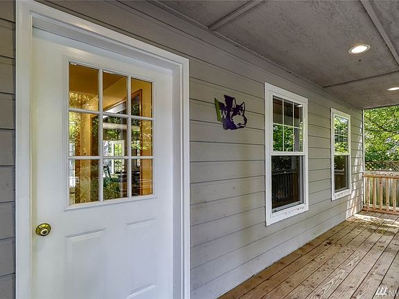 4th image of 37028 Cypress Dr NE