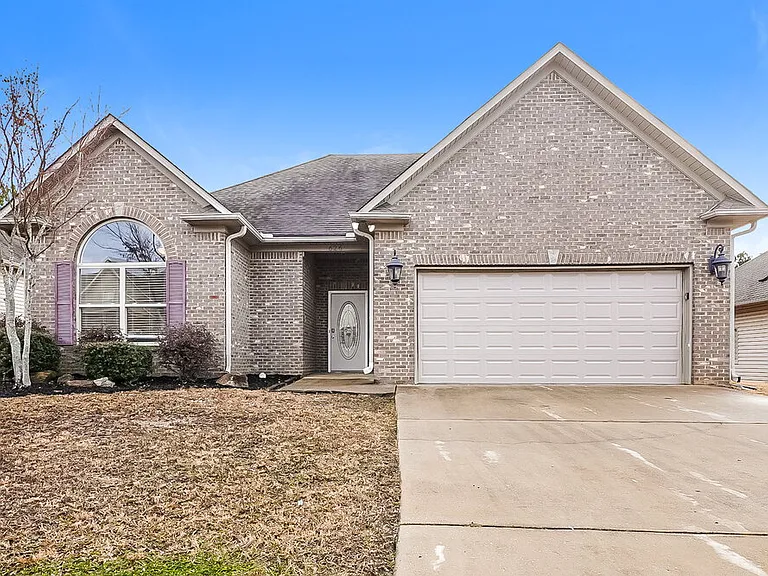 626 Waterford Ln — Photo 1