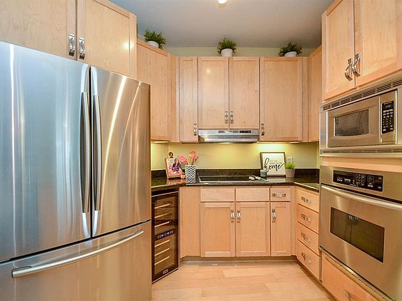 4th image of 505 Jackson Hill St APT 405