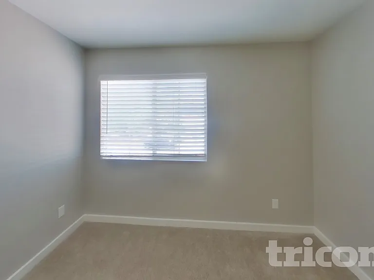 409 W Azure Ave — Photo 8