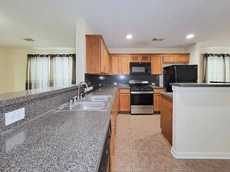 12835 Regal Oaks Bend Ln — Photo 7