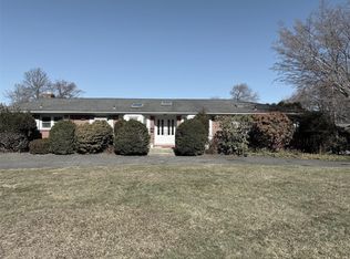 5 Sands Ln, Port Jefferson, NY 11777