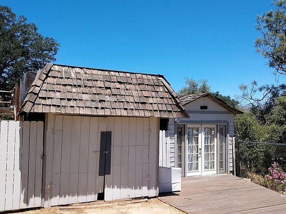 4th image of 201 Live Oak Dr