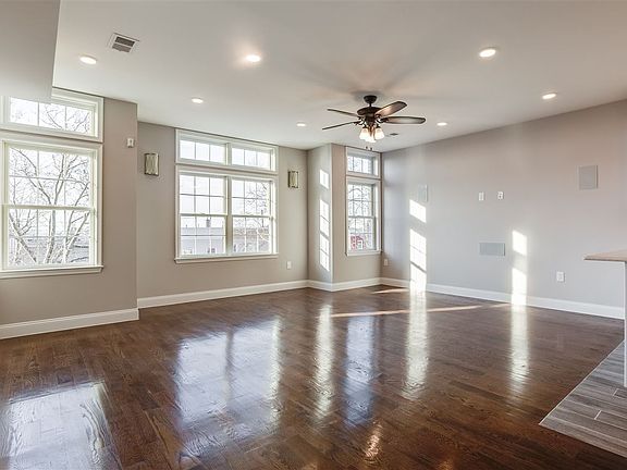 4th image of 210 Congress St #2