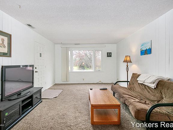 4th image of 3631 Ivy Dr NE