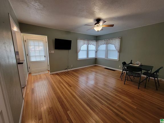 4th image of 4327 Central St