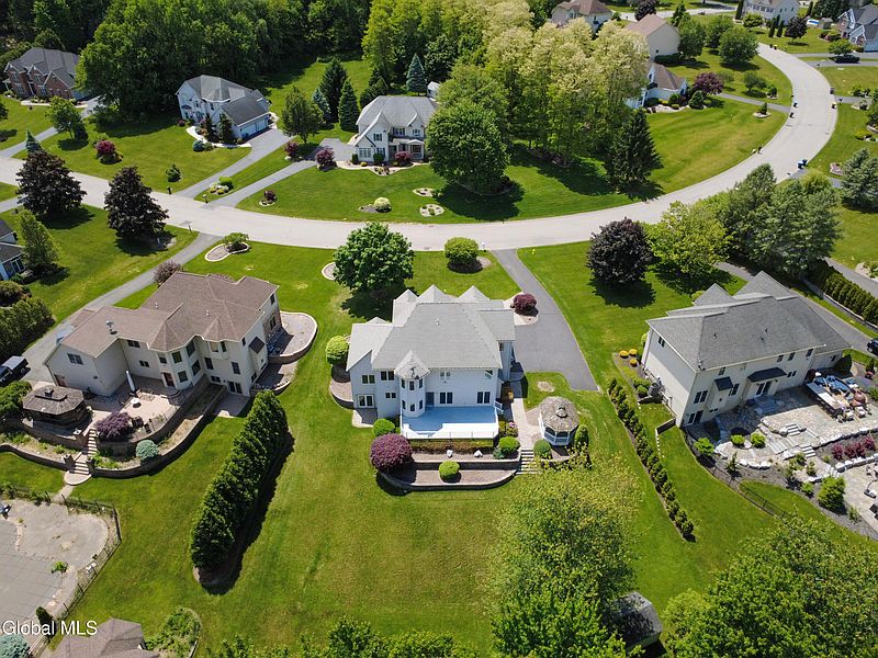 4th image of 13 Devonshire Way