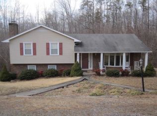 830 Applewood Rd, Martinsville, VA 24112
