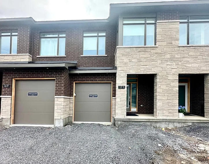 171 Bliss Cres — Photo 1