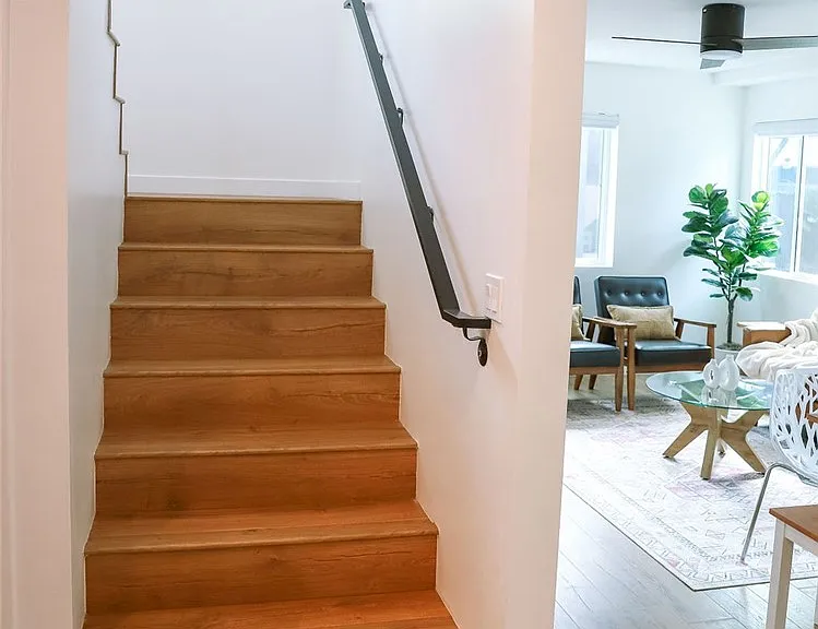 1219 N Alexandria Ave — Photo 22