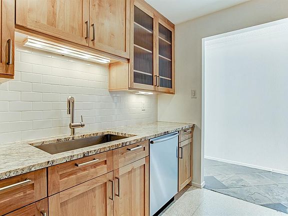 5th image of 3614 Montrose Blvd Unit 800