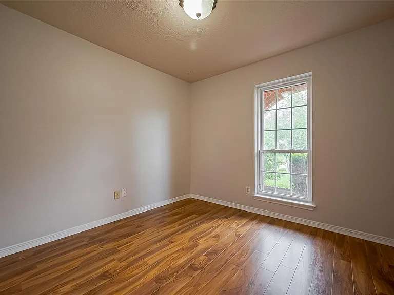 3007 Cloverdale Dr — Photo 9