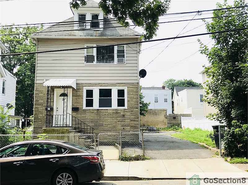 1st image of 28 Abbotsford Ave #1