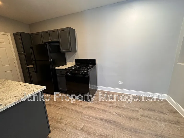 5352 W Division St #2R — Photo 3