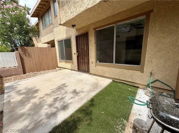 2212 Tall Pine Dr, Las Vegas, NV 89108