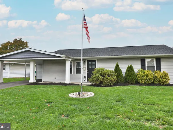 57 Greenbrook Dr, Levittown, PA 19055