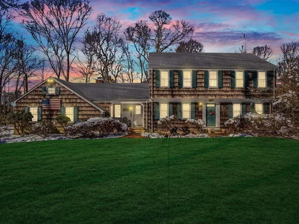 55 Aspen Lane, Stony Brook, NY 11790