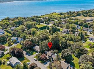 71 Mohawk Dr, Portsmouth, RI 02871