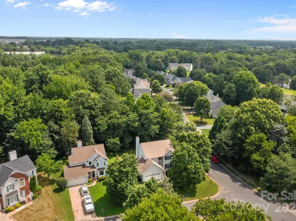 9904 Brigstock Ct, Charlotte, NC 28269