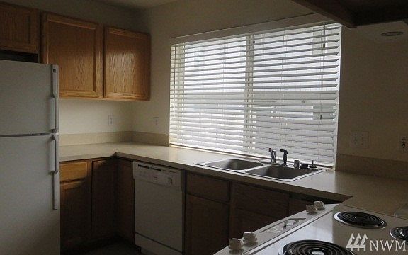 5th image of 4003 S 74th St APT C
