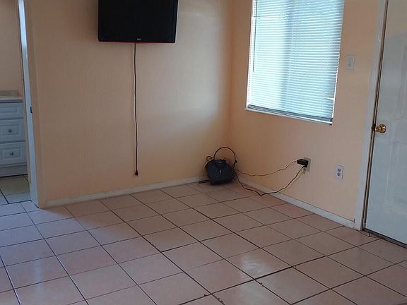 3rd image of 1110 Chadbourne St