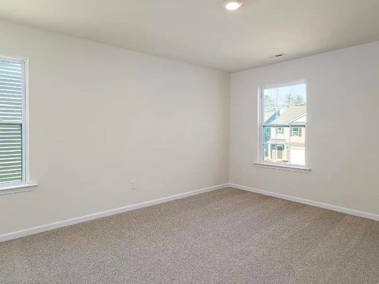 1361 37th Avenue Ln NE — Photo 9