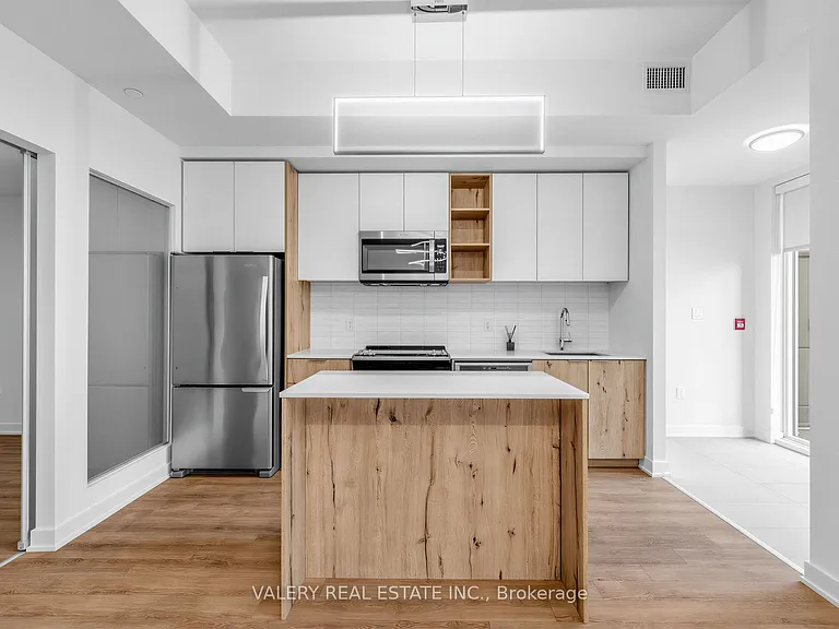 39 Niagara St #125 — Photo 2