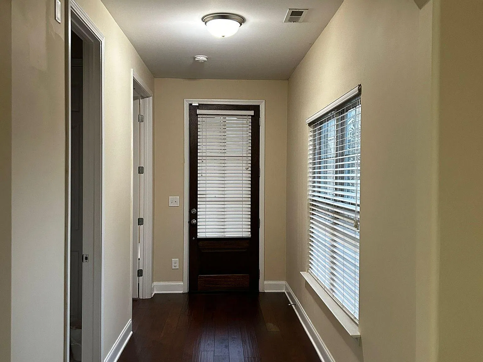 4 bed, 3050 sqft, $3,899 — Photo 2