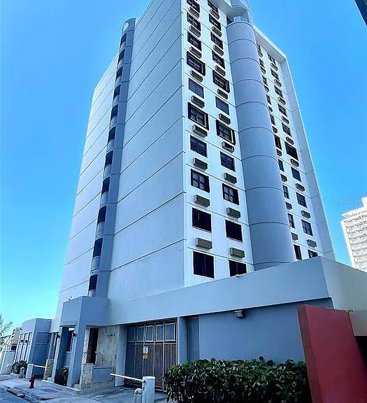 7 Earle #901 — Photo 2