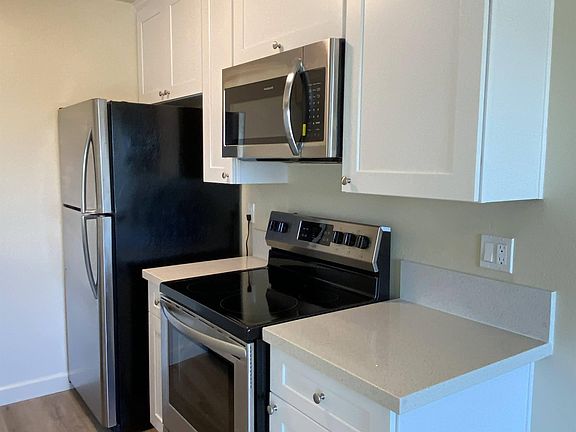 2nd image of 4046 Crown Point Dr #4