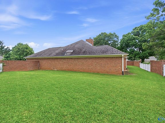 5th image of 1807 Edgemere Ct SE