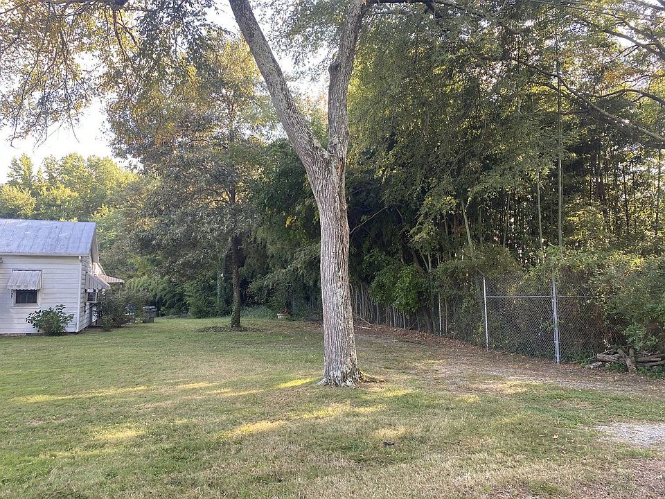 2nd image of 3229 Shaw Ln