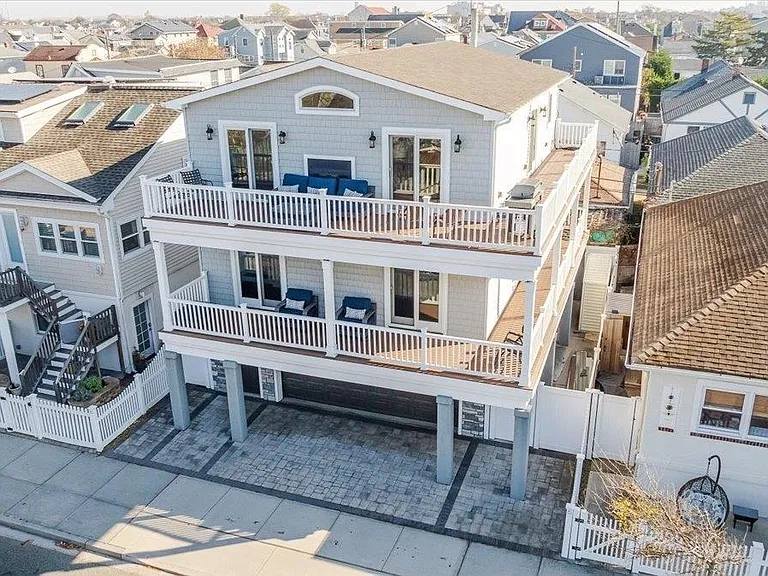 206 Grand Blvd — Photo 27