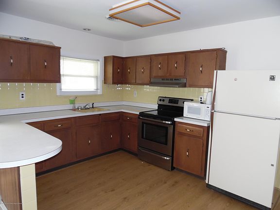 3rd image of 500 Saint Thomas Dr