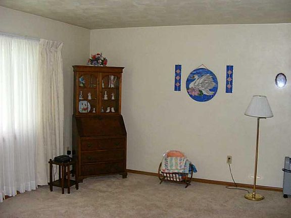 3rd image of 631 Russell Ave