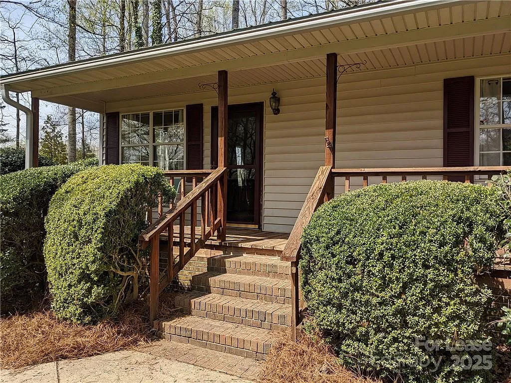 3 bed, 1012 sqft, $1,750 — Photo 4