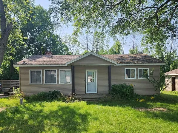 306 Olsen Dr, Sheridan, MI 48884