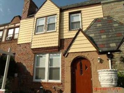 3034 89th St, East Elmhurst, NY, 11369